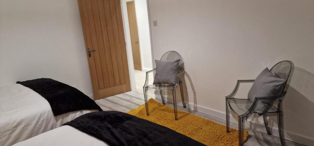 Shm Stays Leicester. Newly Renovated!! 15 Min Drive From City Centre, University. 9 Min Drive To Leicester City Stadium, 5 Min Drive To M1 & M69. 2 Min Walk To Bus Stop. Dış mekan fotoğraf