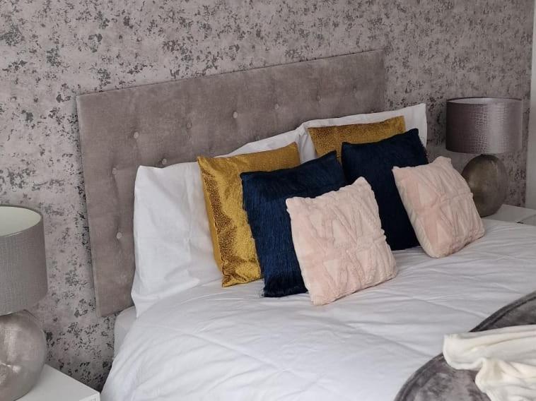 Shm Stays Leicester. Newly Renovated!! 15 Min Drive From City Centre, University. 9 Min Drive To Leicester City Stadium, 5 Min Drive To M1 & M69. 2 Min Walk To Bus Stop. Dış mekan fotoğraf