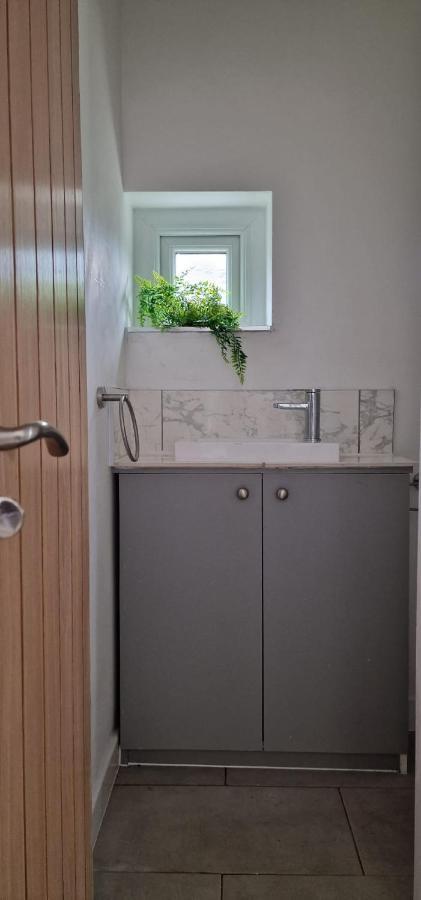 Shm Stays Leicester. Newly Renovated!! 15 Min Drive From City Centre, University. 9 Min Drive To Leicester City Stadium, 5 Min Drive To M1 & M69. 2 Min Walk To Bus Stop. Dış mekan fotoğraf