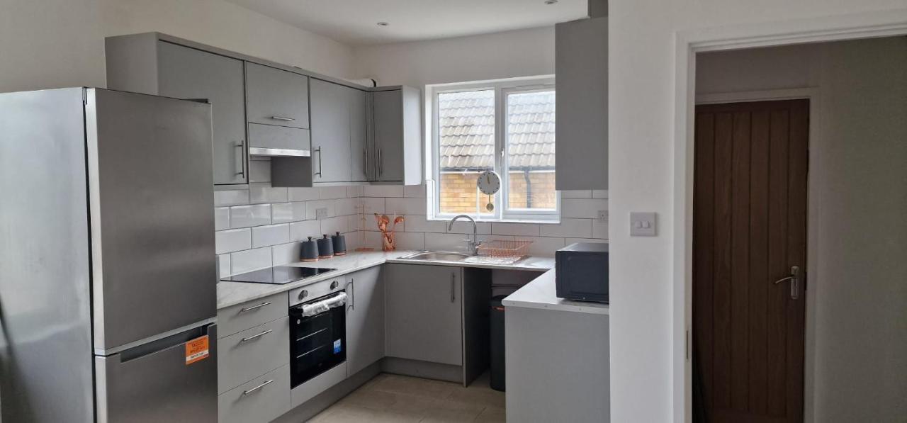 Shm Stays Leicester. Newly Renovated!! 15 Min Drive From City Centre, University. 9 Min Drive To Leicester City Stadium, 5 Min Drive To M1 & M69. 2 Min Walk To Bus Stop. Dış mekan fotoğraf