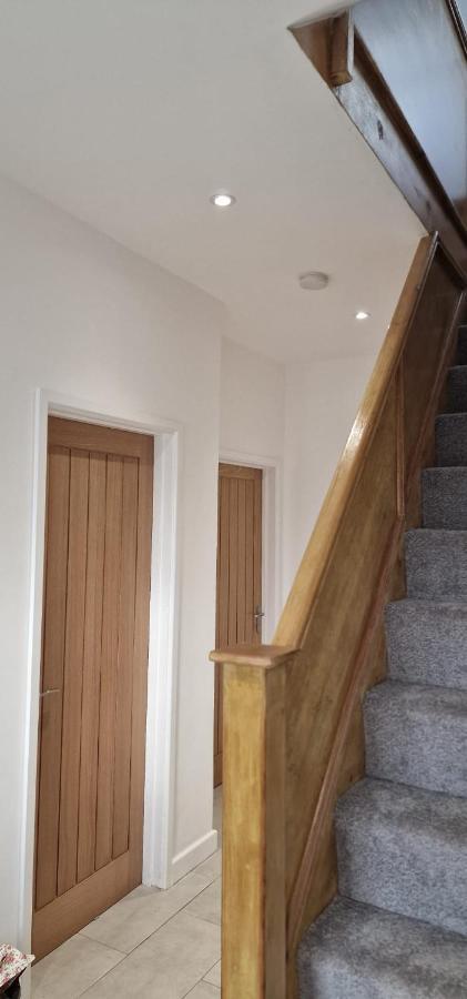 Shm Stays Leicester. Newly Renovated!! 15 Min Drive From City Centre, University. 9 Min Drive To Leicester City Stadium, 5 Min Drive To M1 & M69. 2 Min Walk To Bus Stop. Dış mekan fotoğraf