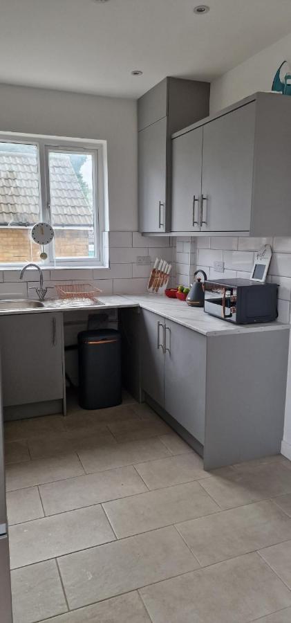Shm Stays Leicester. Newly Renovated!! 15 Min Drive From City Centre, University. 9 Min Drive To Leicester City Stadium, 5 Min Drive To M1 & M69. 2 Min Walk To Bus Stop. Dış mekan fotoğraf