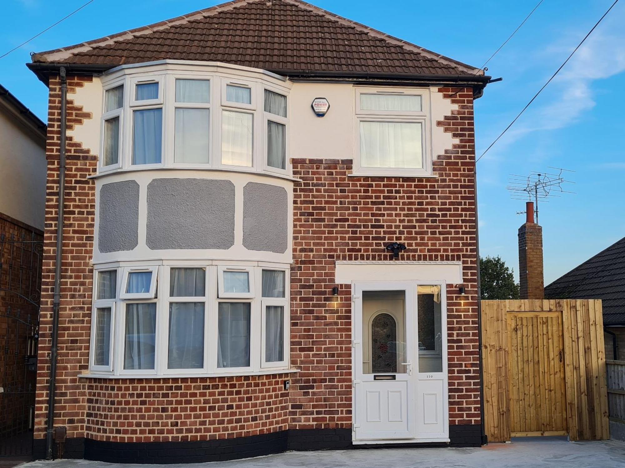Shm Stays Leicester. Newly Renovated!! 15 Min Drive From City Centre, University. 9 Min Drive To Leicester City Stadium, 5 Min Drive To M1 & M69. 2 Min Walk To Bus Stop. Dış mekan fotoğraf